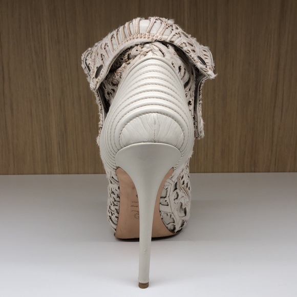 ๐HP๐Alexander McQueen Ankle boots โPIECE OF ARTโ THEY BELONG IN A MUSEUM!! - Picture 5 of 11